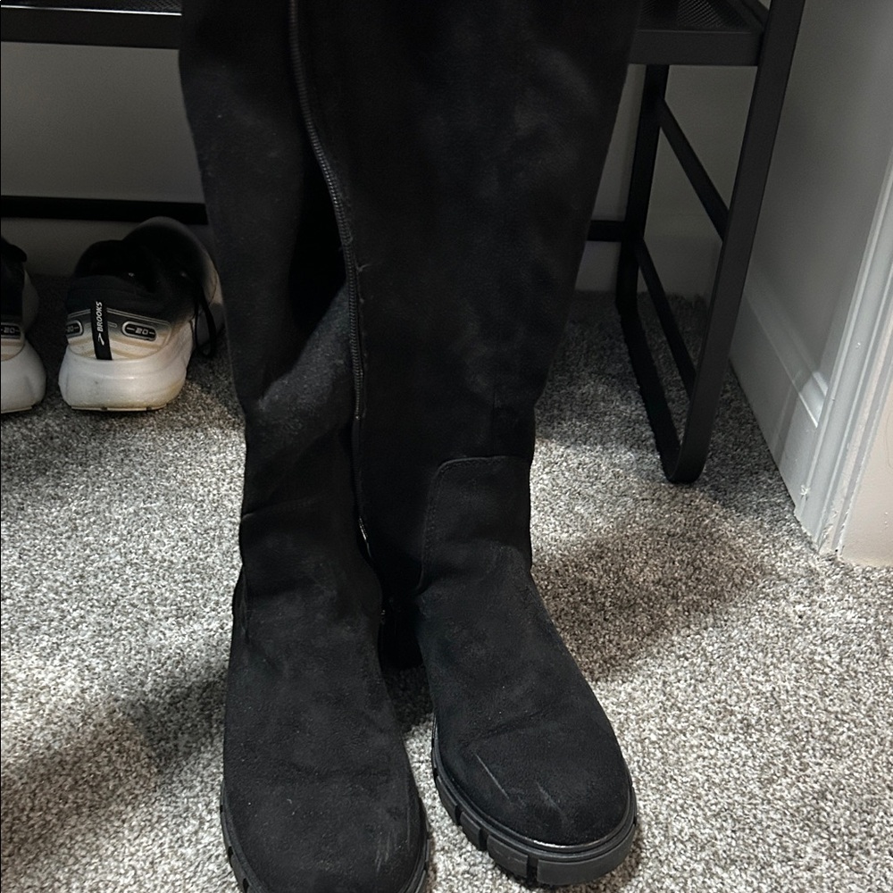Classic Black Knee-High Women's Boots